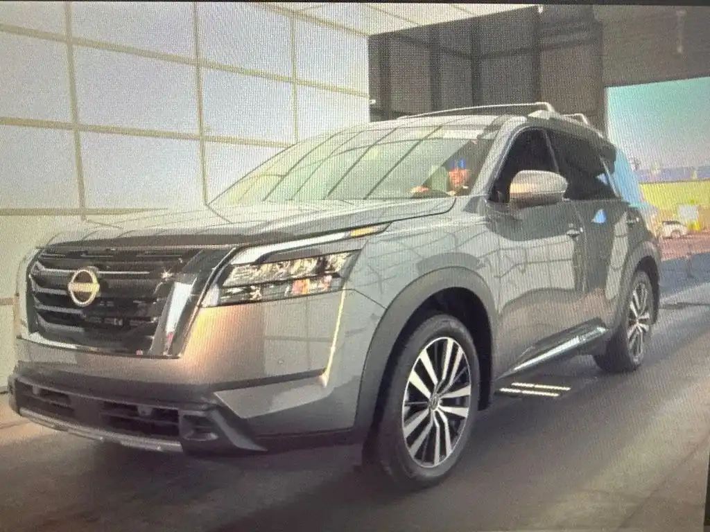 2025 Nissan Pathfinder Platinum FWD's photo