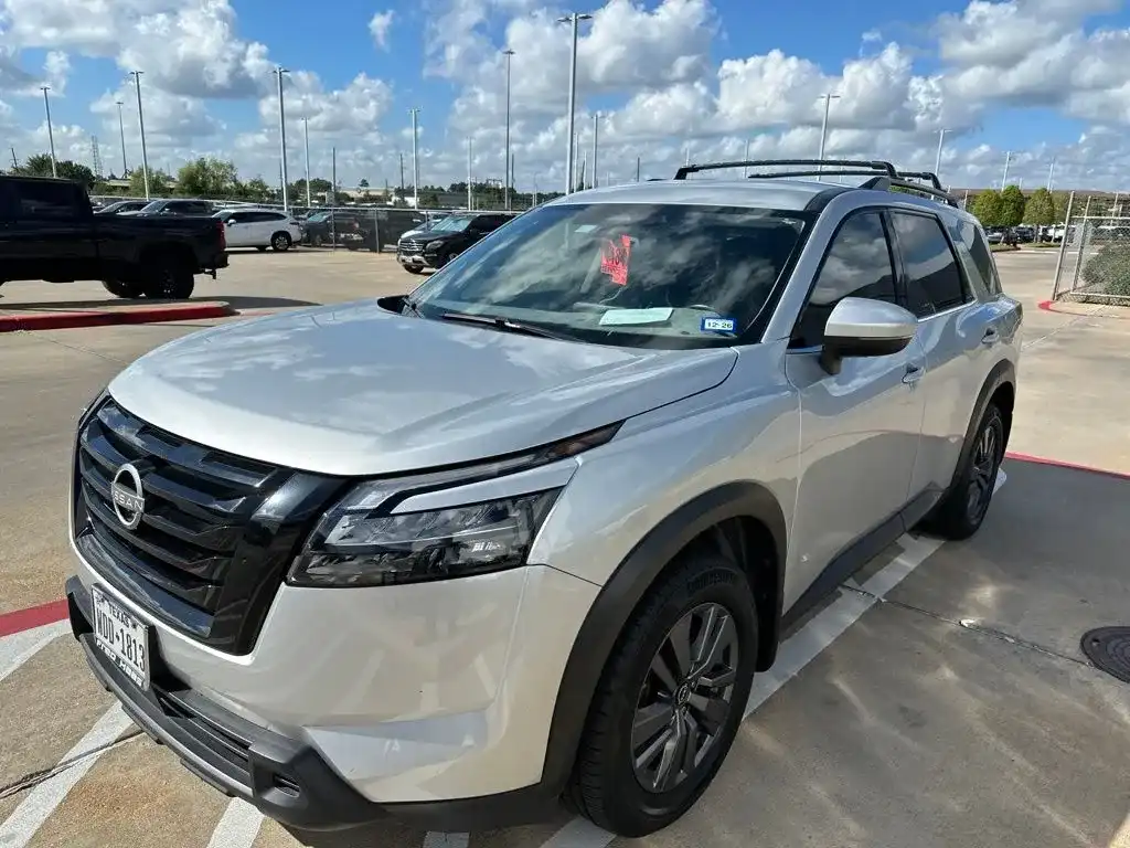 2024 Nissan Pathfinder SV FWD's photo