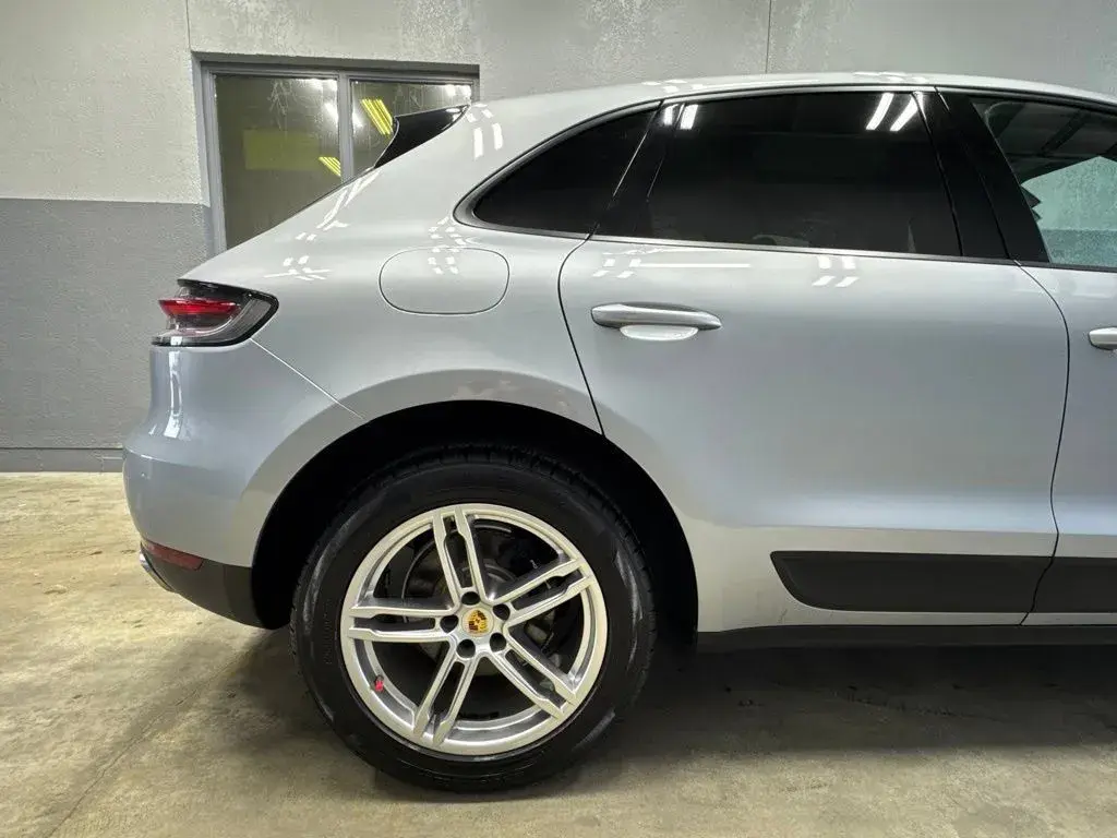 2021 Porsche Macan Base photo 3