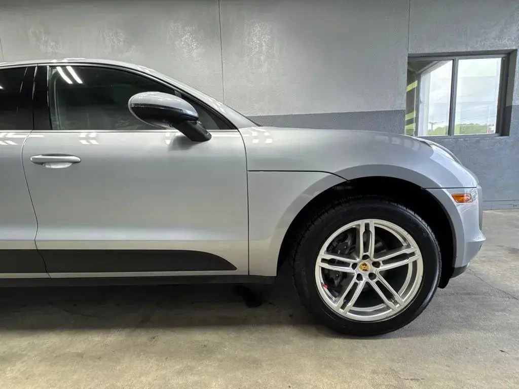 2021 Porsche Macan Base photo 4