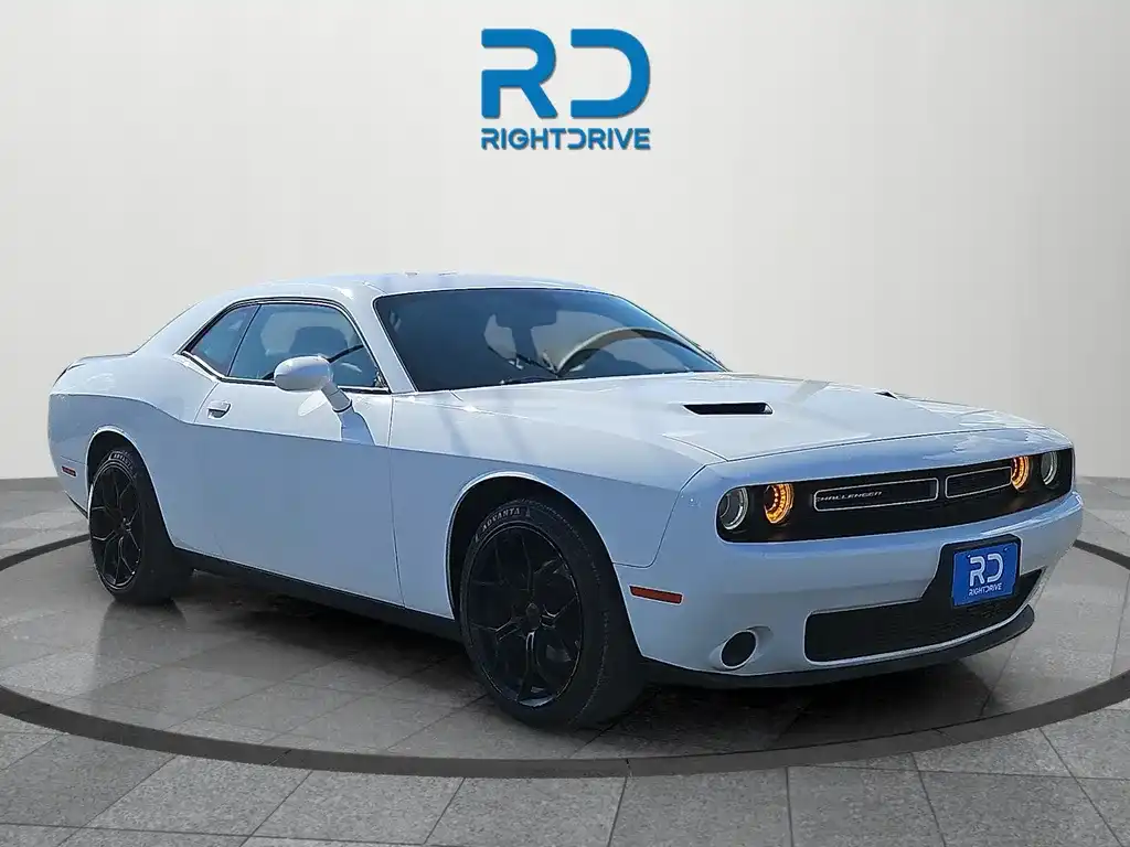 2020 Dodge Challenger SXT Auto's photo