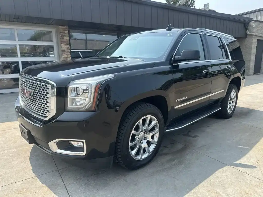 2015 GMC Yukon 4WD Denali's photo