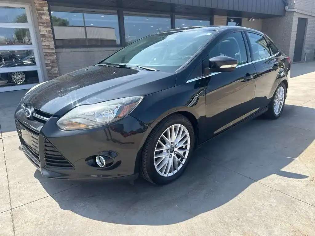 2014 Ford Focus Titanium Sedan's photo