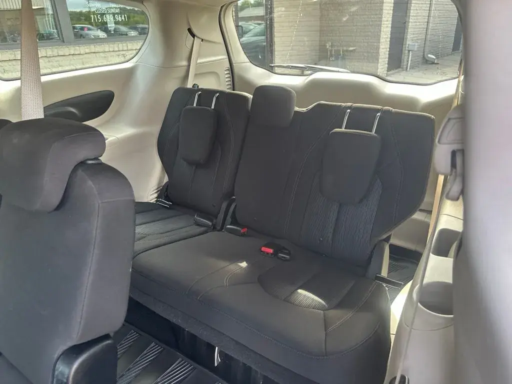 2017 Chrysler Pacifica Touring photo 5