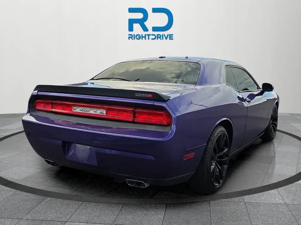 2014 Dodge Challenger SRT8 Core photo 3