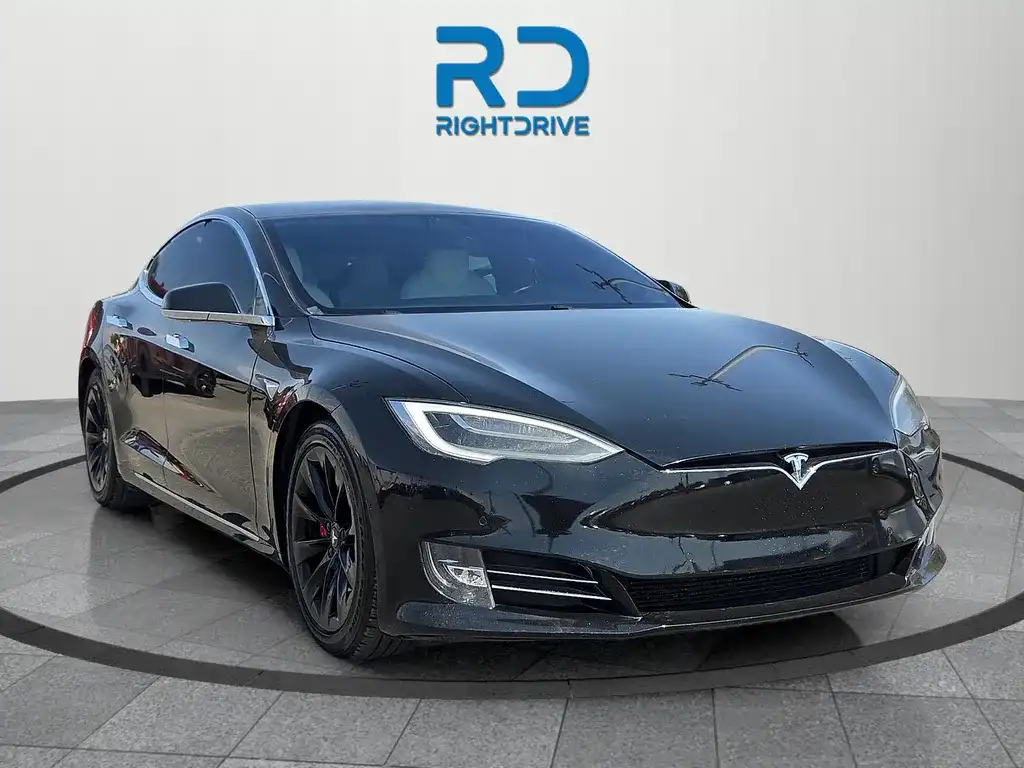2021 Tesla Model S Performance's photo