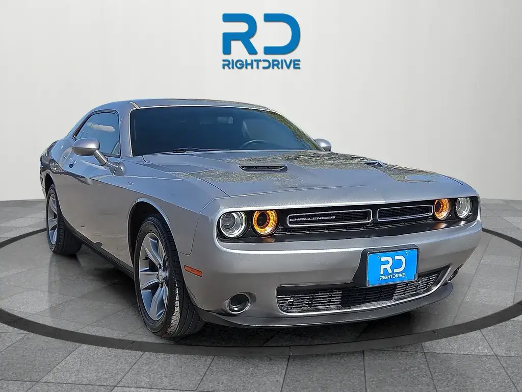 2018 Dodge Challenger SXT photo 1