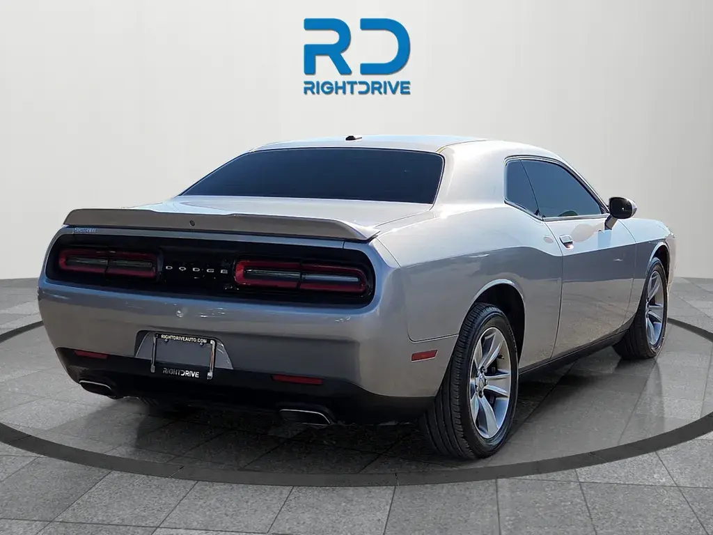 2018 Dodge Challenger SXT photo 3