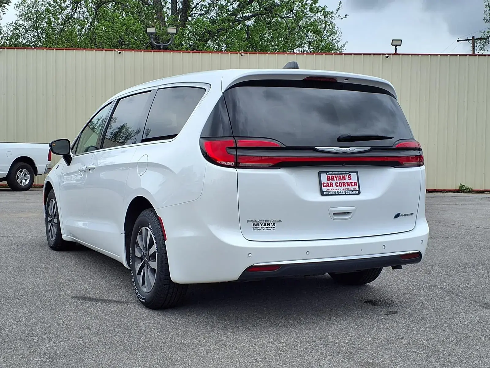 2024 Chrysler Pacifica Hybrid PHEV Select photo 3