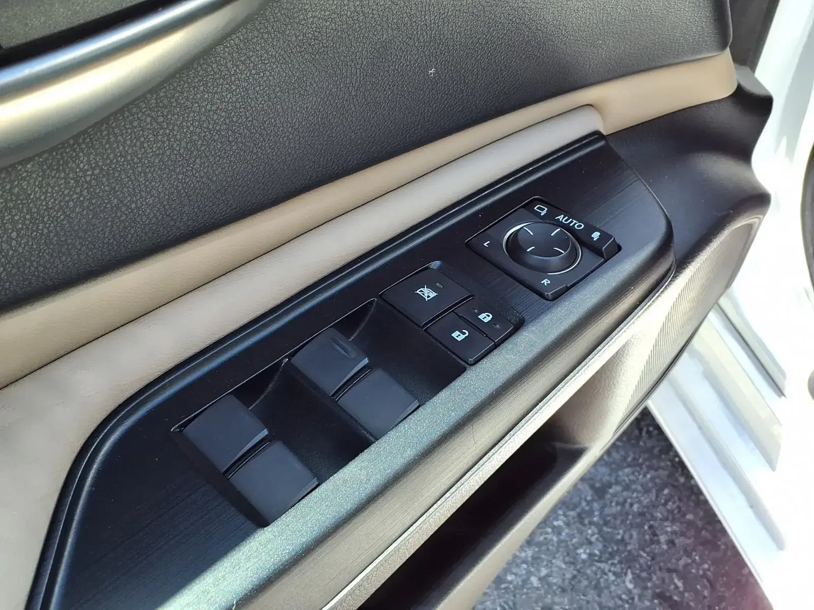 2020 Lexus ES 350 350 Ultra Luxury photo 4