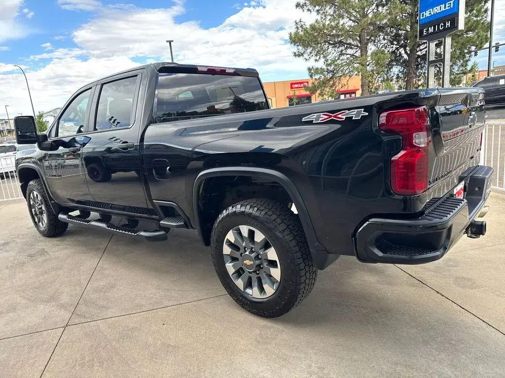 2023 Chevrolet Silverado HD Custom 4WD Crew Cab Standard Box photo 3