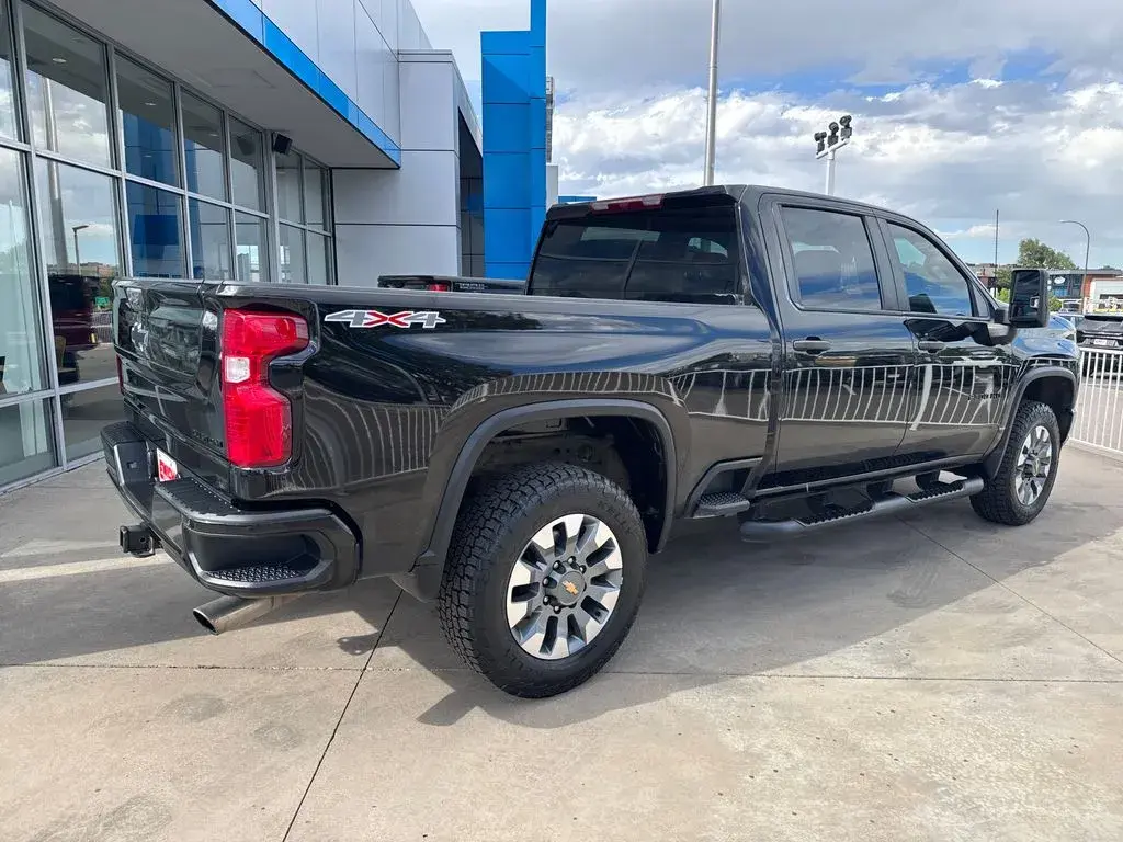 2023 Chevrolet Silverado HD Custom 4WD Crew Cab Standard Box photo 5