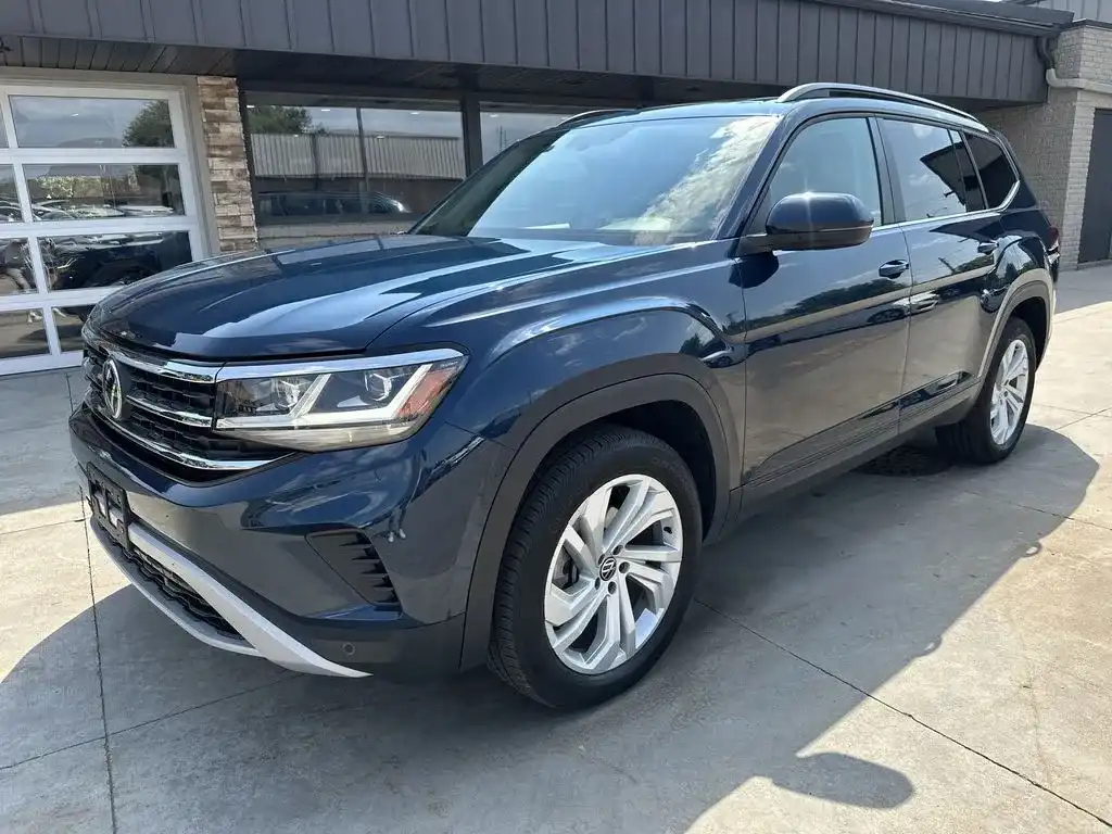 2022 Volkswagen Atlas 2.0T SE with Tech 4Motion's photo