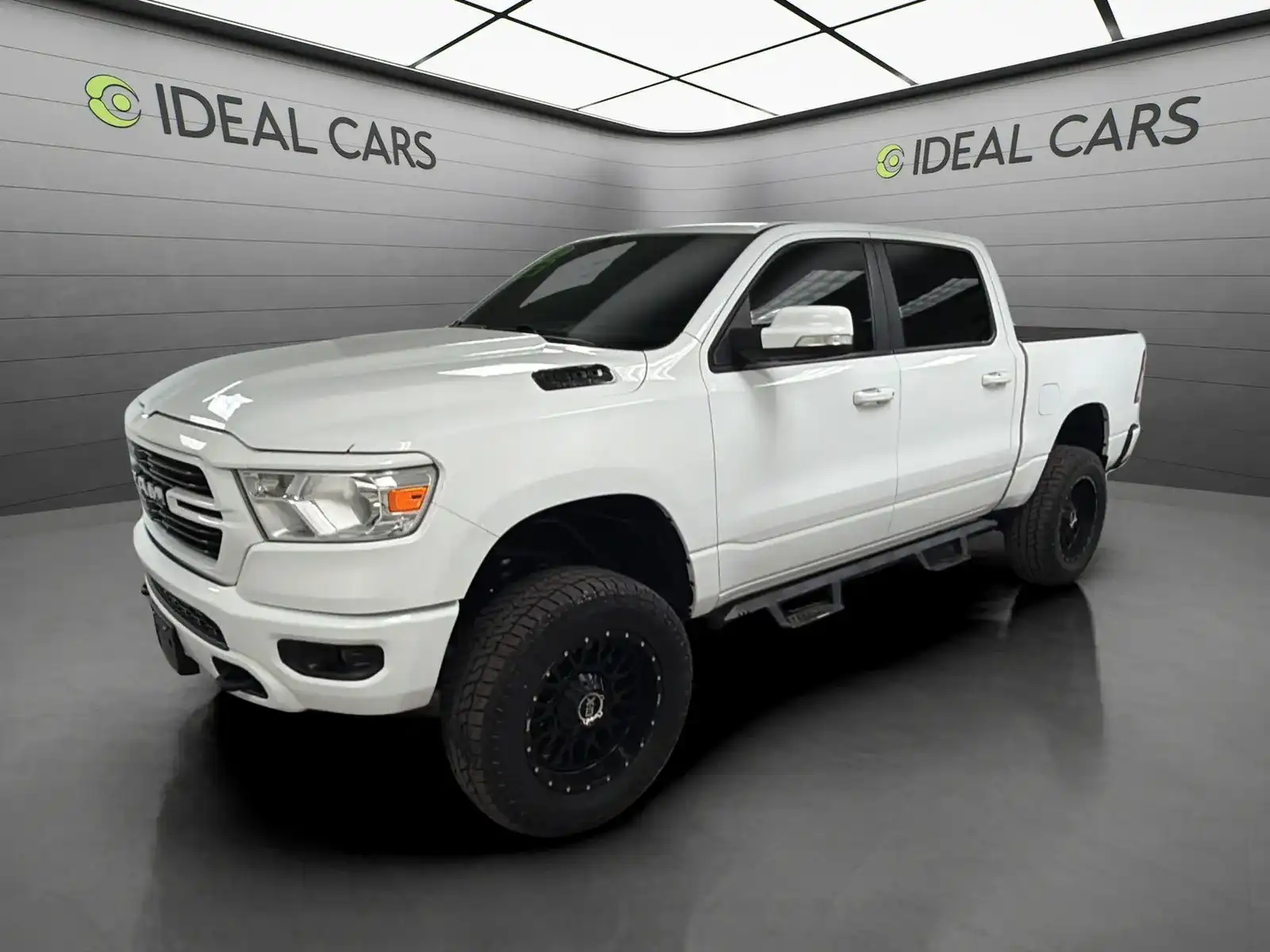 2020 RAM 1500 Big Horn/Lone Star 4x4 Crew Cab 5'7's photo