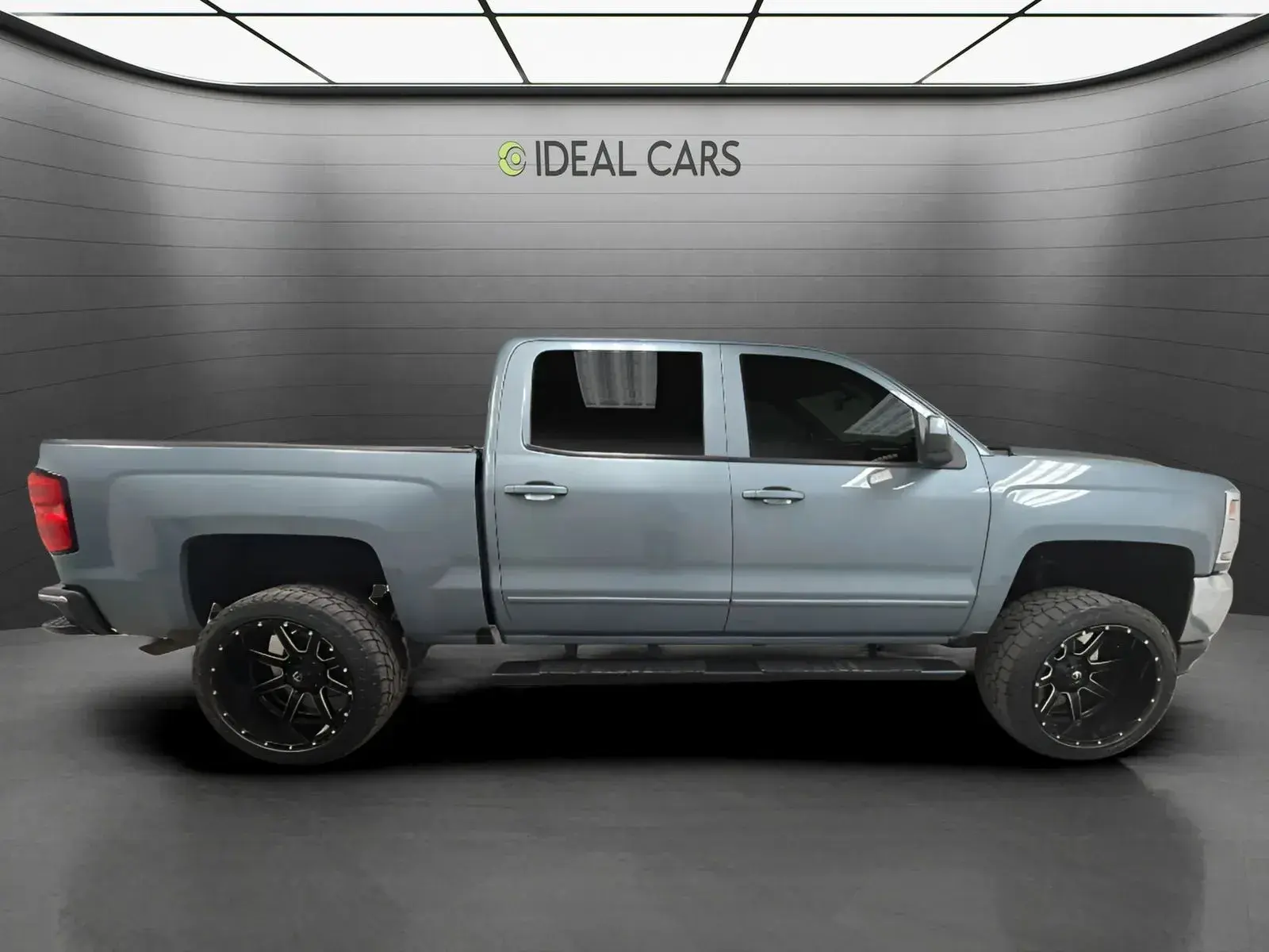 2016 Chevrolet Silverado 1500 LT Crew Cab Short Box photo 4