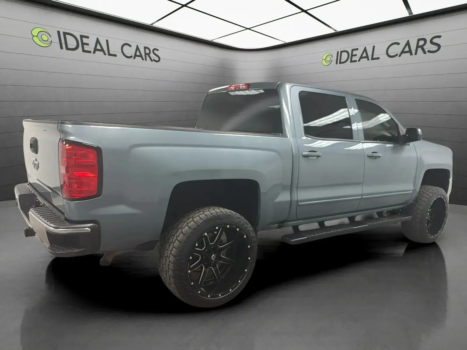 2016 Chevrolet Silverado 1500 LT Crew Cab Short Box photo 5