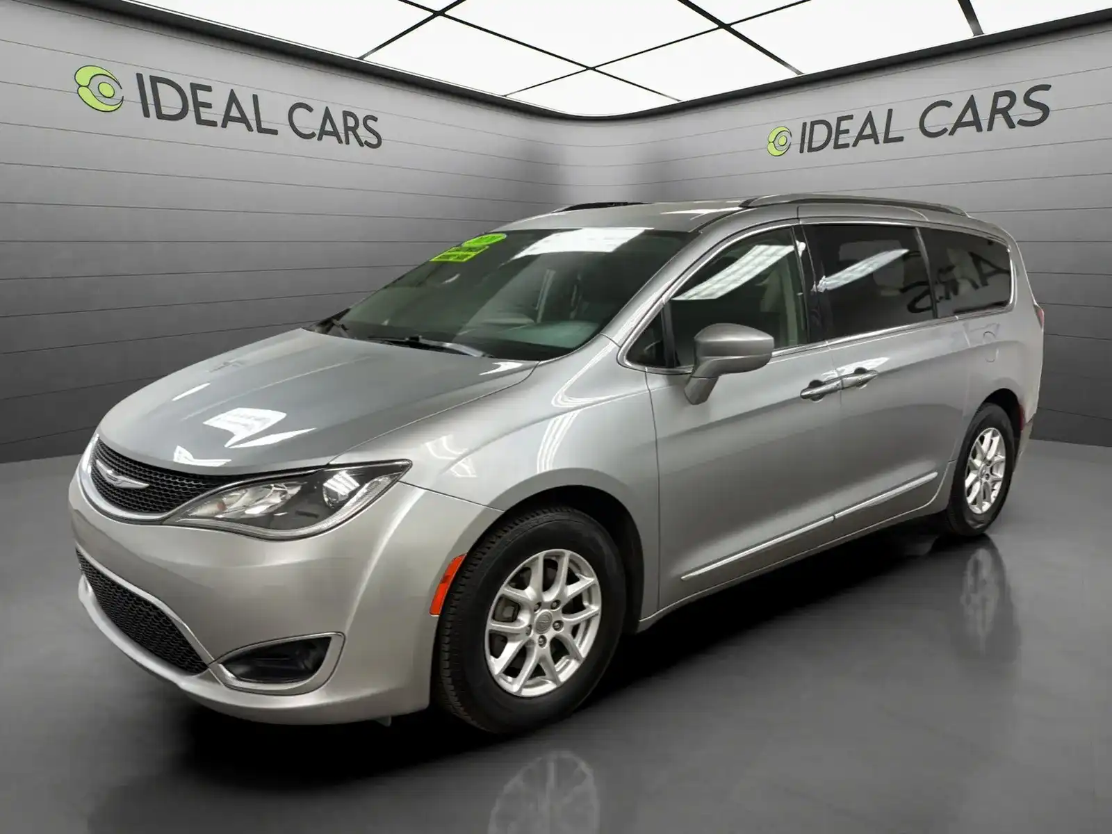 2020 Chrysler Pacifica Touring L's photo