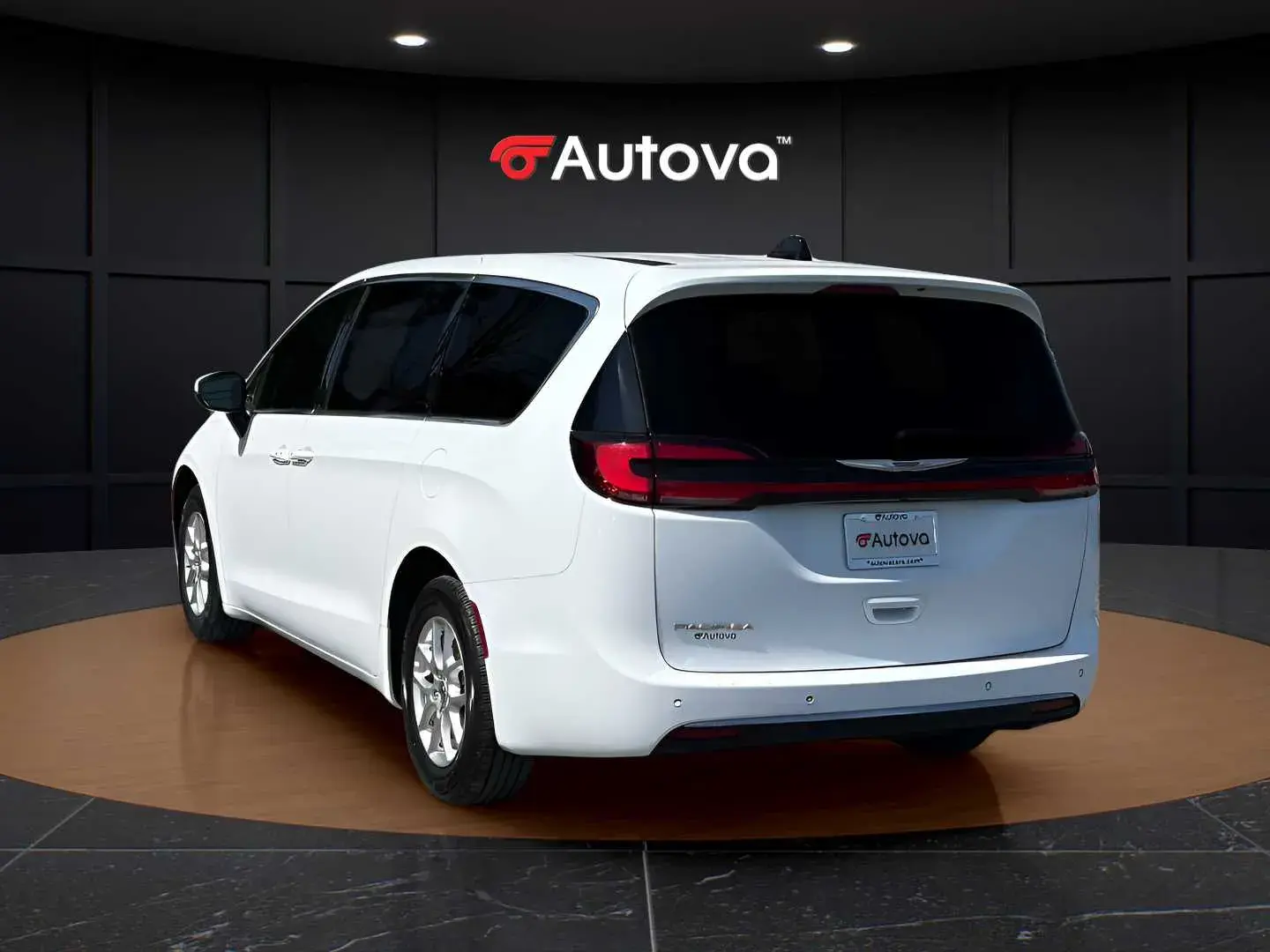 2023 Chrysler Pacifica Touring L photo 3