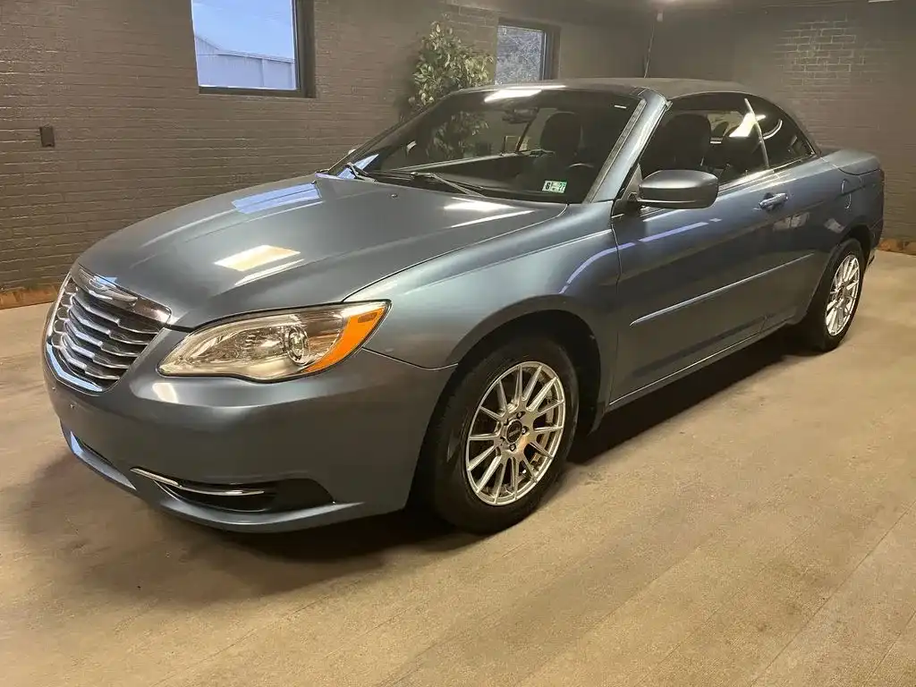2011 Chrysler 200 Touring Convertible's photo