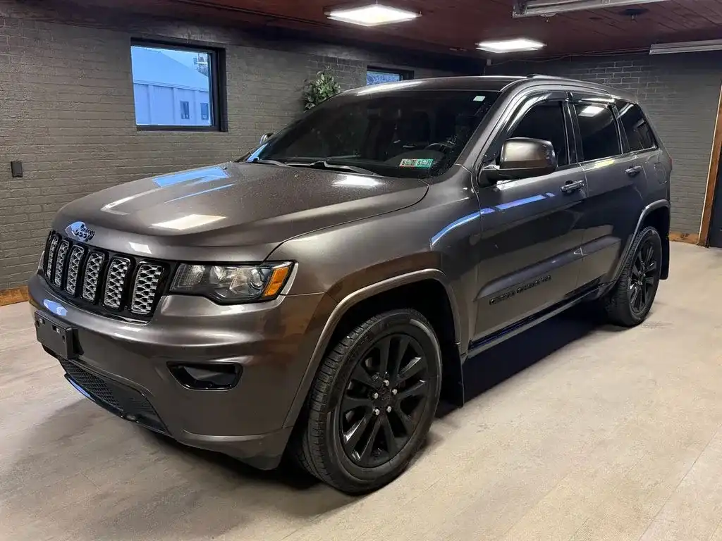 2019 Jeep Grand Cherokee Altitude 4WD's photo