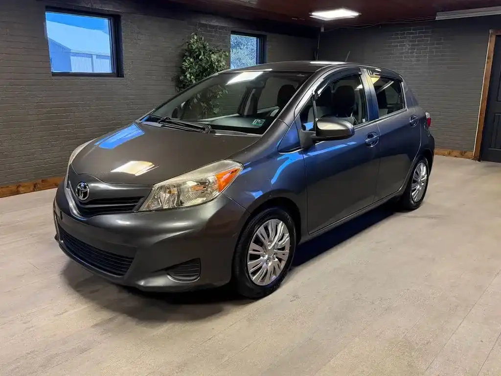 2013 Toyota Yaris LE 5-Door Liftback AT's photo