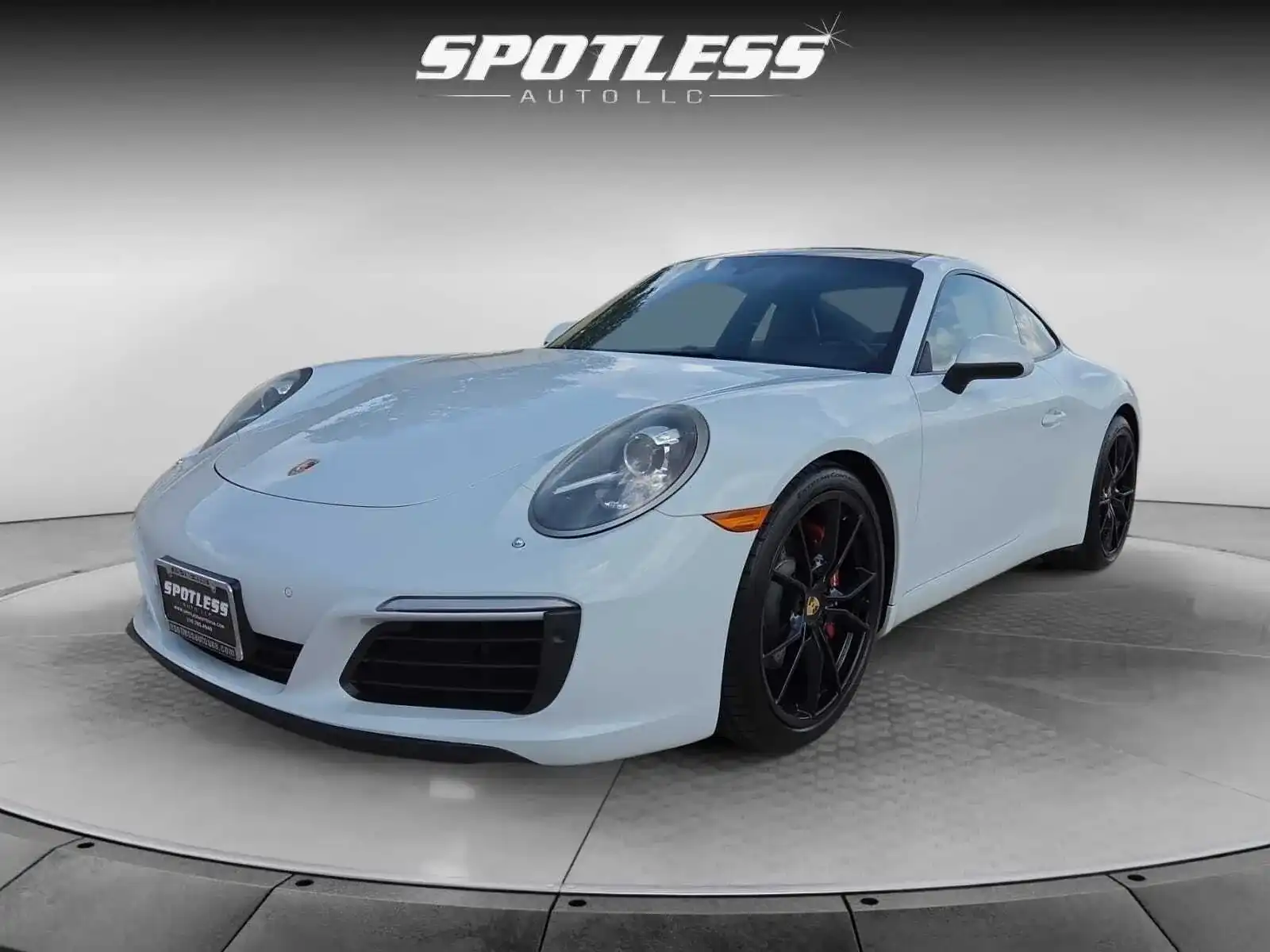 2017 Porsche 911 Carrera 4 Coupe's photo