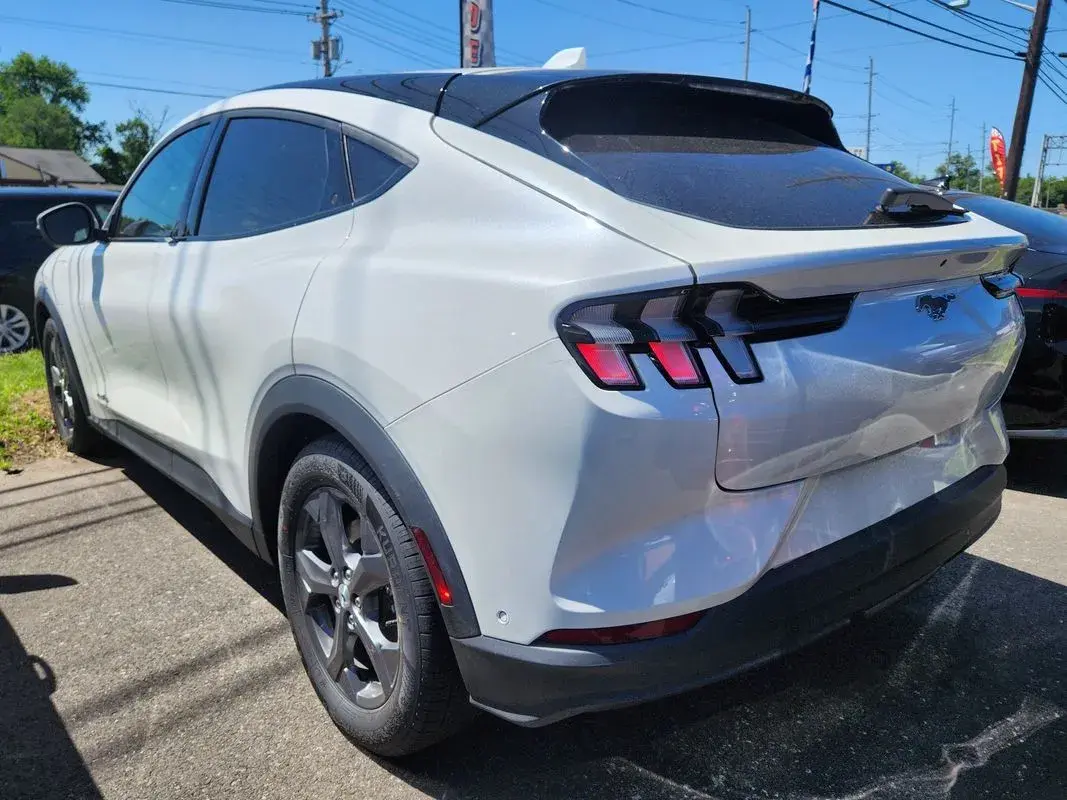 2021 Ford Mustang-Mach-e Select photo 5