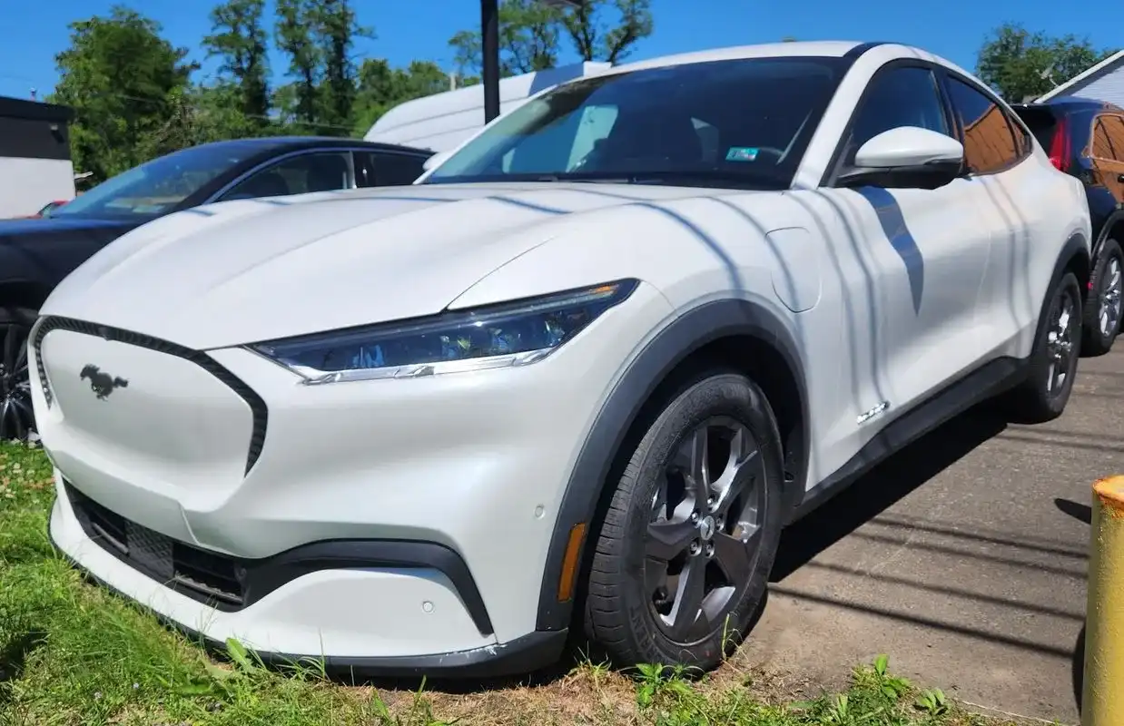 2021 Ford Mustang-Mach-e Select's photo