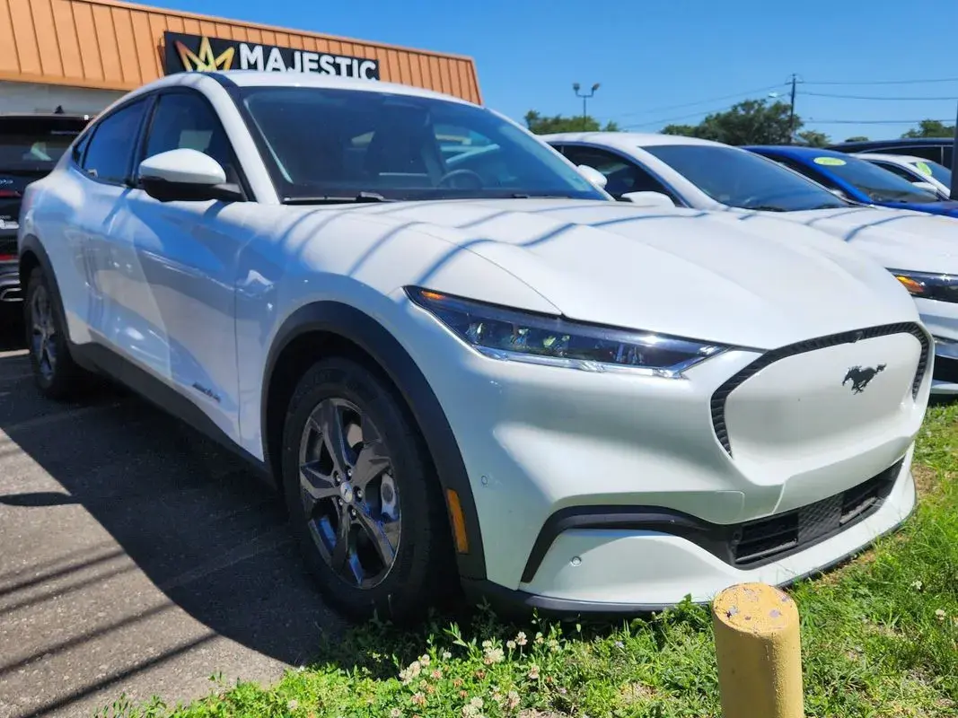 2021 Ford Mustang-Mach-e Select photo 3