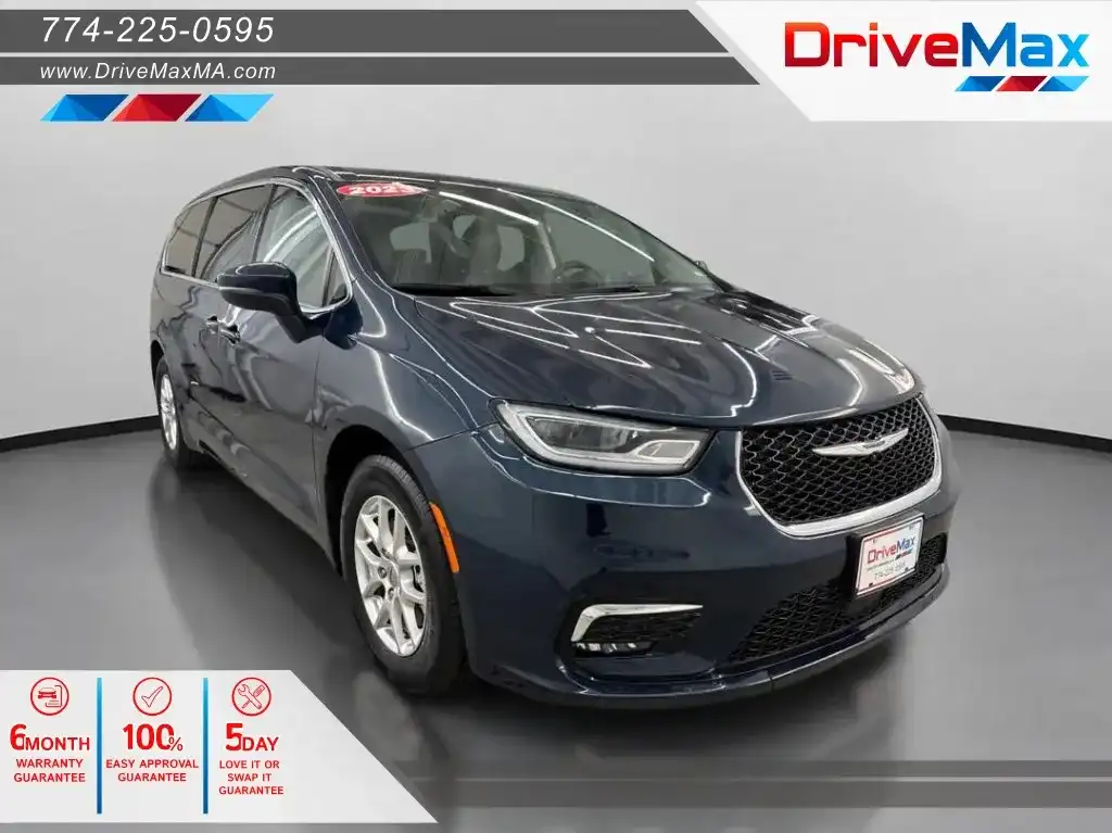 2023 Chrysler Pacifica Touring L's photo