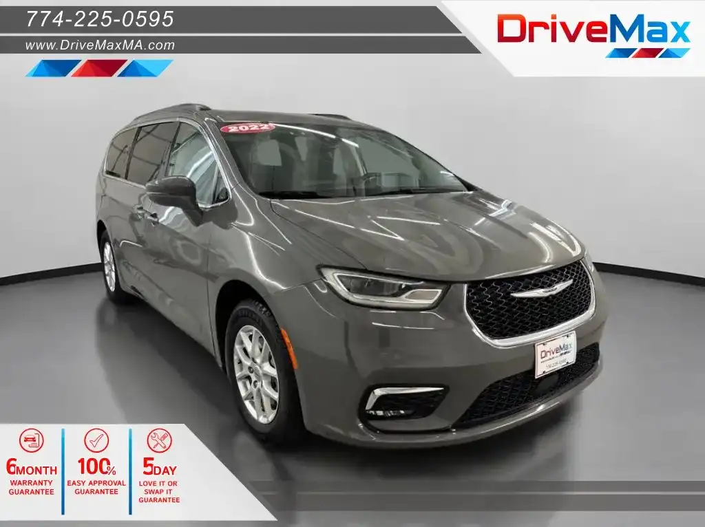 2022 Chrysler Pacifica Touring L's photo