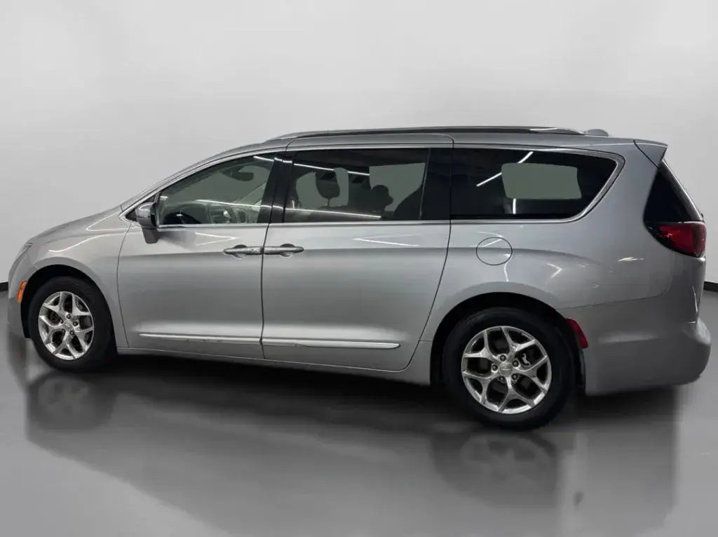 2018 Chrysler Pacifica Limited photo 5