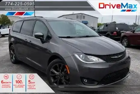 2018 Chrysler Pacifica Touring Plus's photo