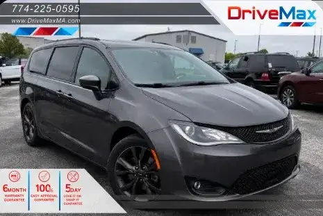 2018 Chrysler Pacifica Touring Plus's photo
