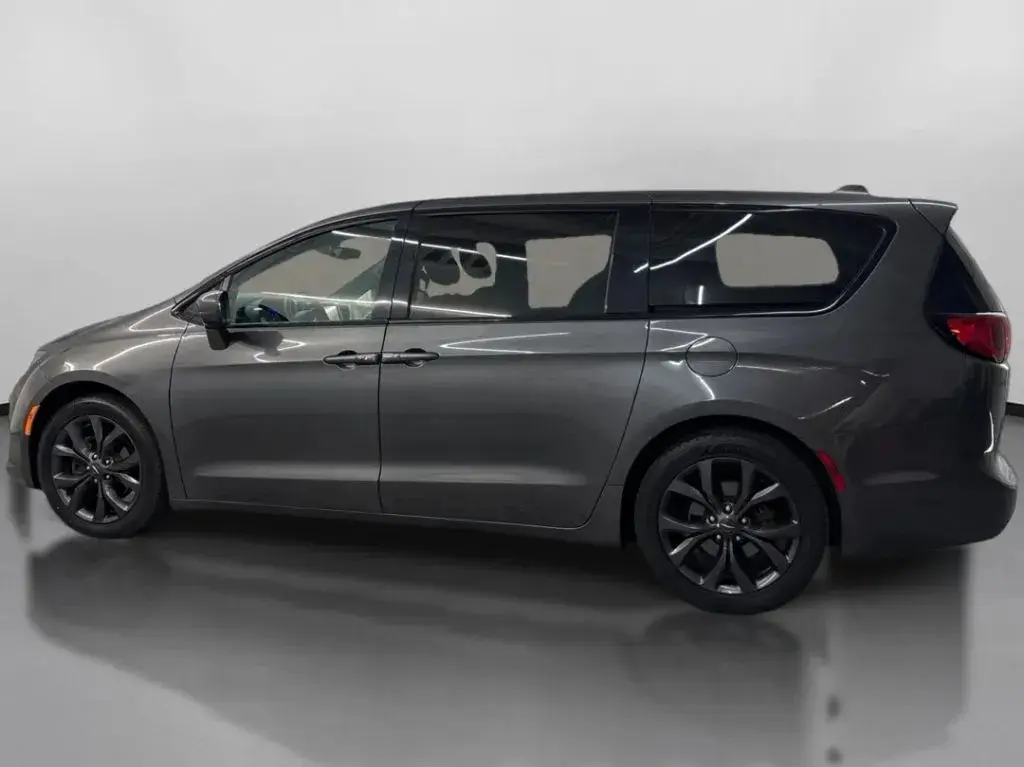 2018 Chrysler Pacifica Touring Plus photo 5