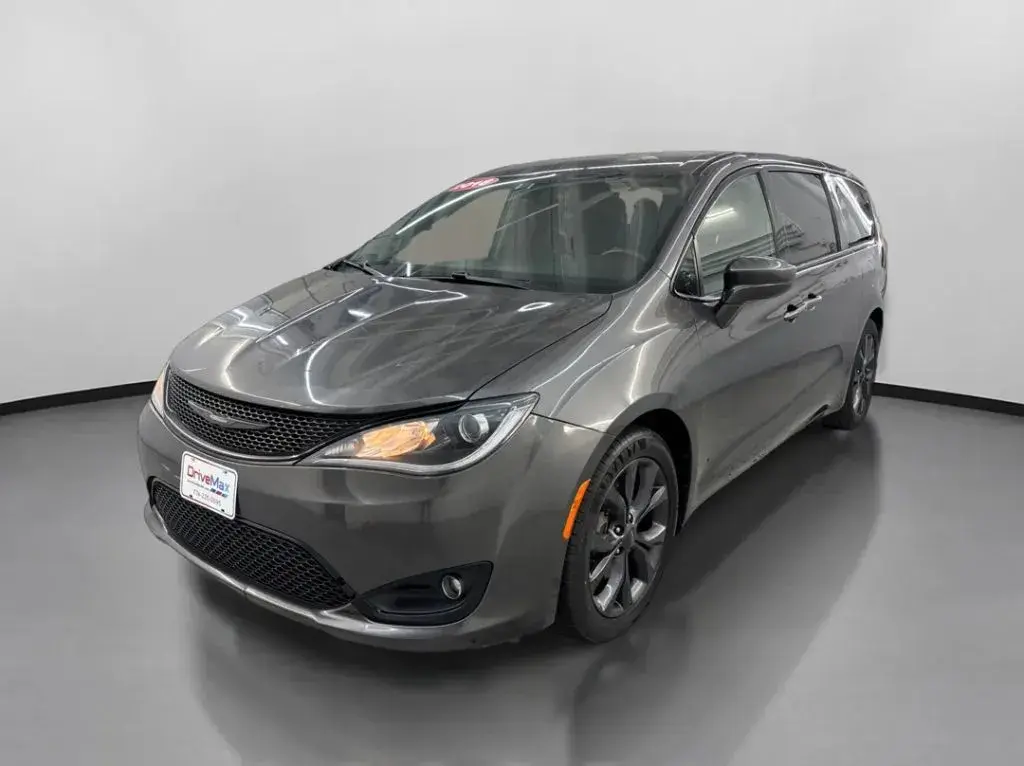 2018 Chrysler Pacifica Touring Plus photo 4