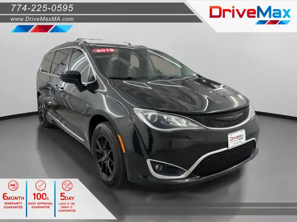 2019 Chrysler Pacifica Touring L's photo