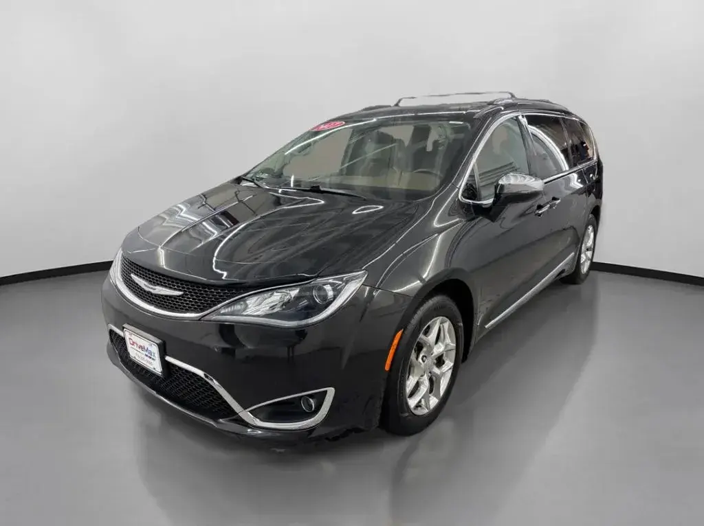2017 Chrysler Pacifica Limited photo 4