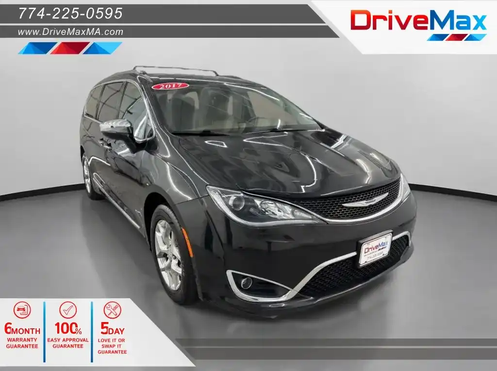 2017 Chrysler Pacifica Limited's photo