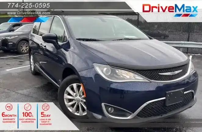 2019 Chrysler Pacifica Touring L's photo