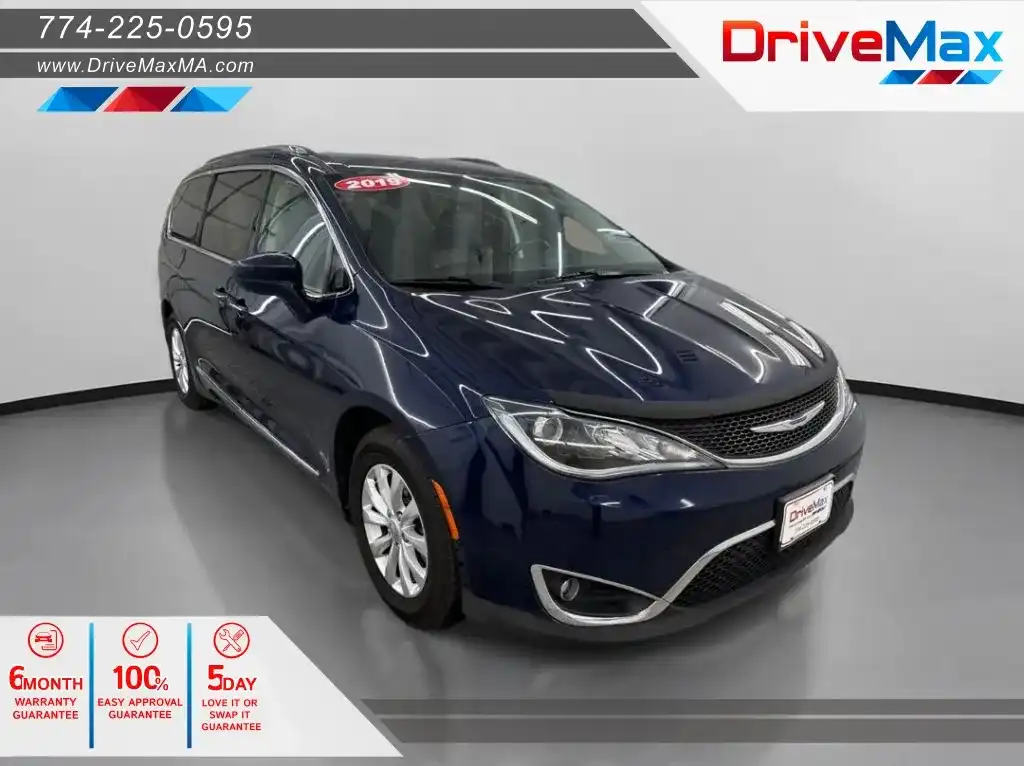 2019 Chrysler Pacifica Touring L's photo