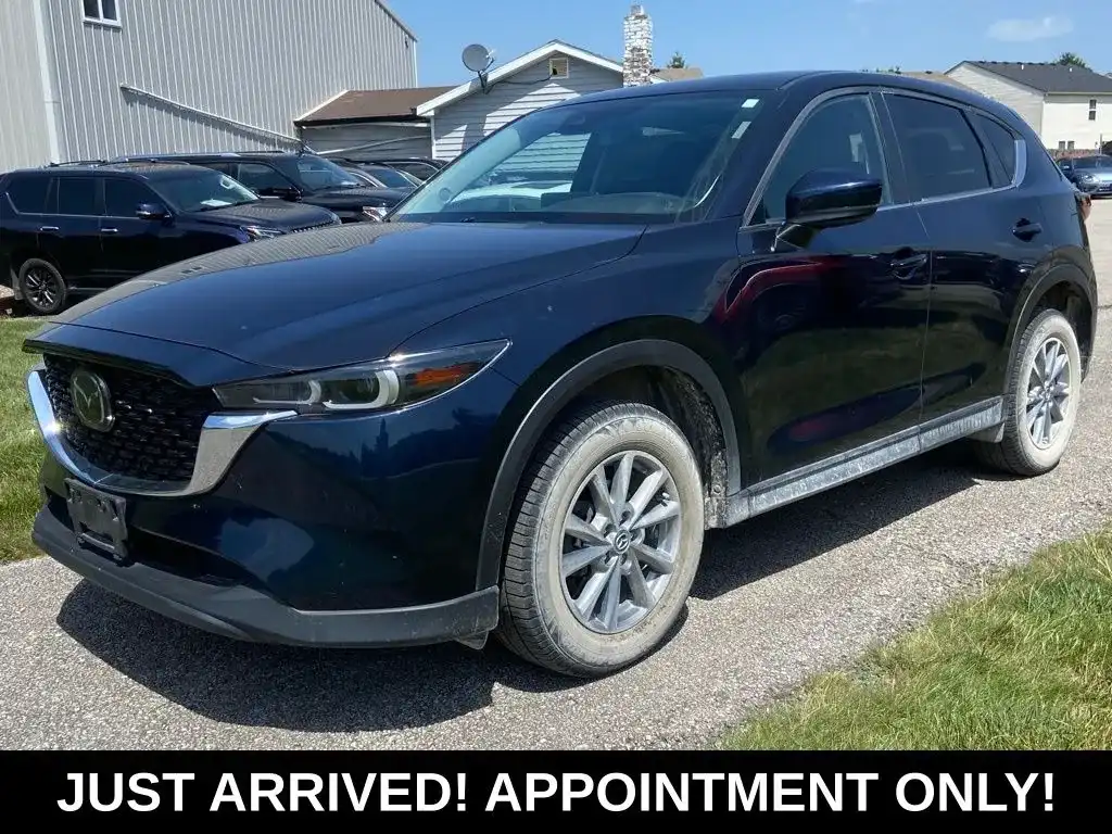 2022 Mazda CX-5 S Preferred package Auto AWD's photo