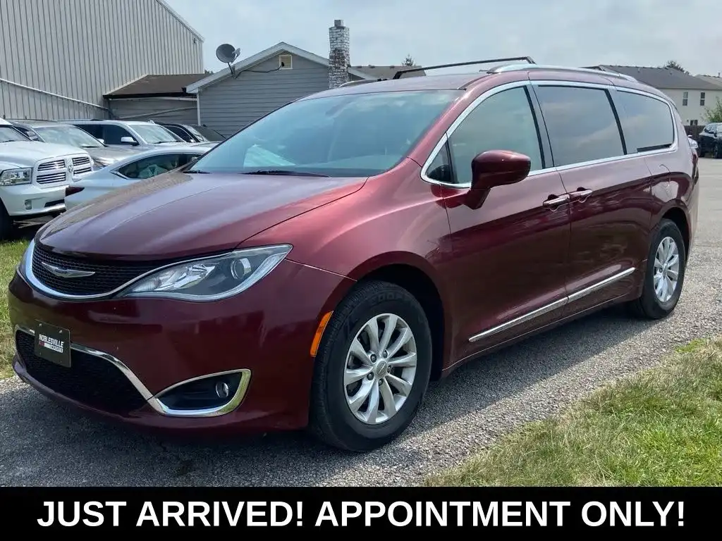 2019 Chrysler Pacifica Touring L's photo