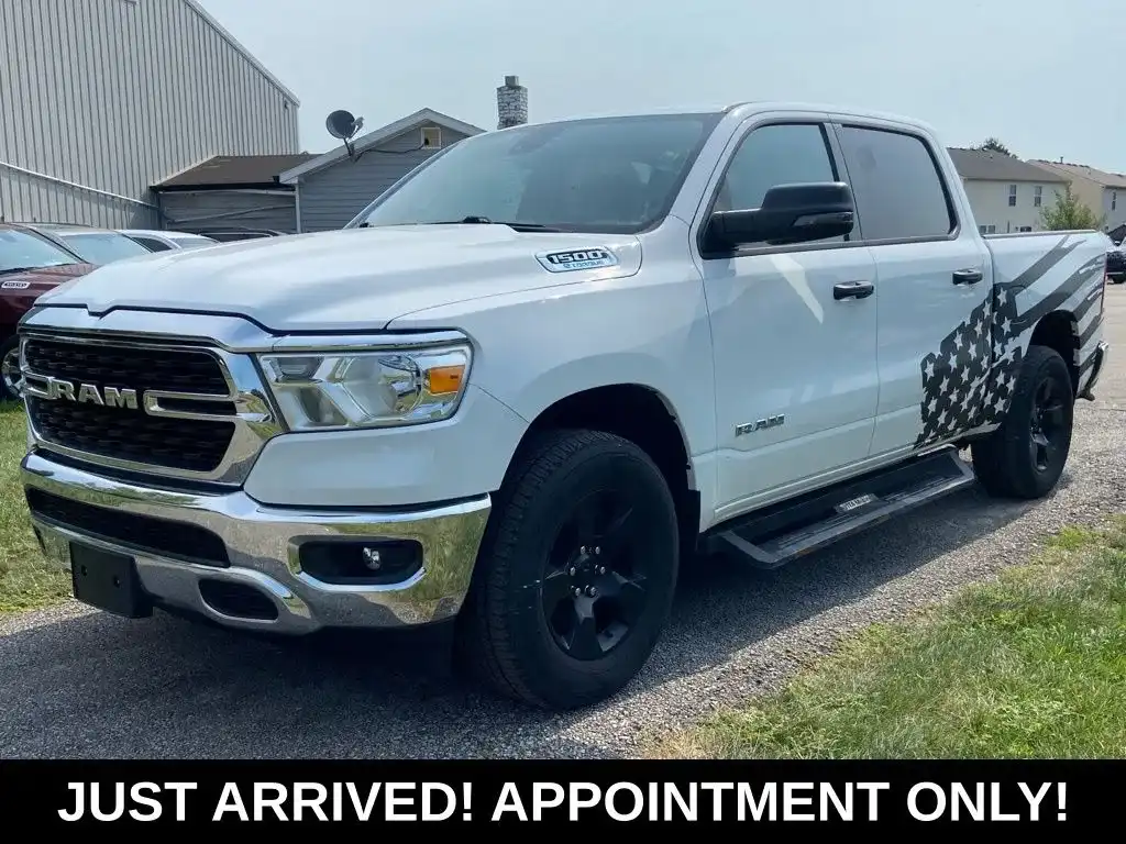 2023 RAM 1500 Big Horn/Lone Star 4x4 Crew Cab 5'7's photo