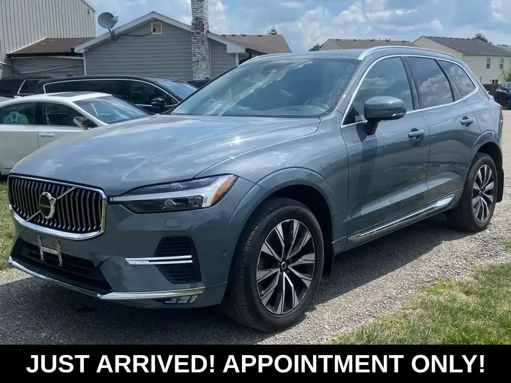 2023 Volvo XC60 B5 Plus Bright Theme AWD's photo
