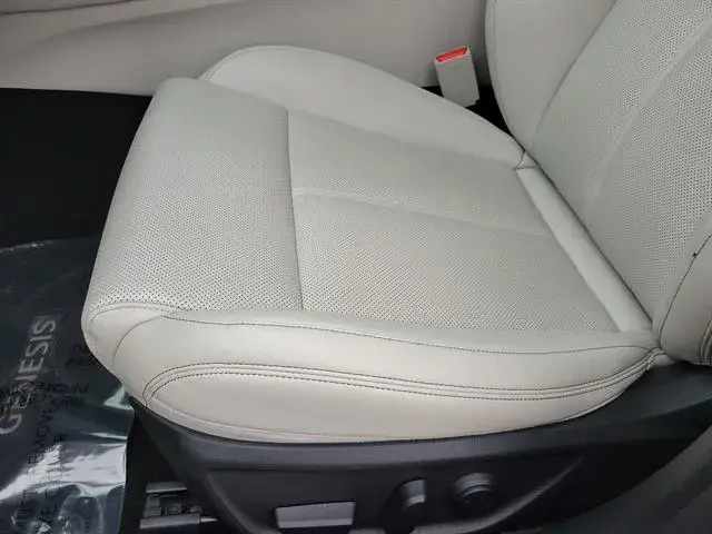 2024 Genesis G70 2.5T Standard photo 4