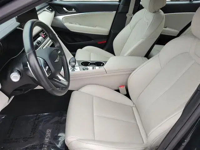 2024 Genesis G70 2.5T Standard photo 3
