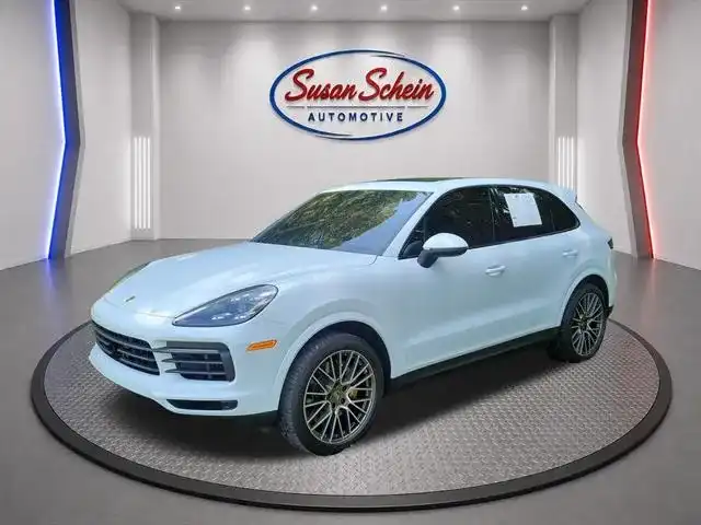 2022 Porsche Cayenne Platinum Edition's photo