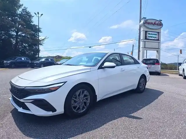 2024 Hyundai Elantra 2.0 SEL IVT's photo