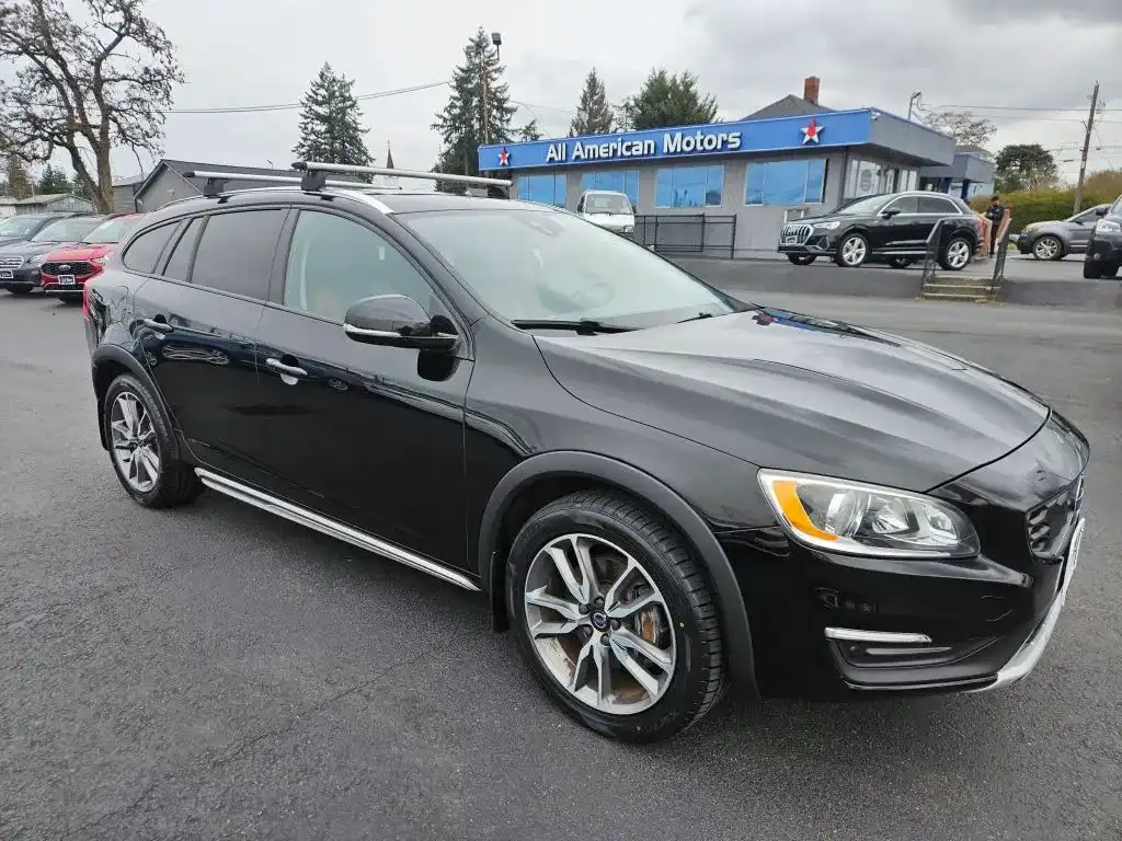 2018 Volvo V60 T5 AWD Cross Country's photo